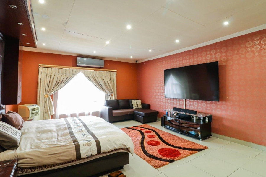 4 Bedroom Property for Sale in Zakariyya Park Gauteng