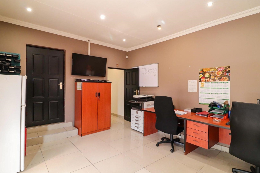 4 Bedroom Property for Sale in Zakariyya Park Gauteng