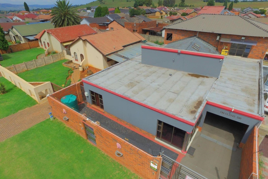 4 Bedroom Property for Sale in Zakariyya Park Gauteng