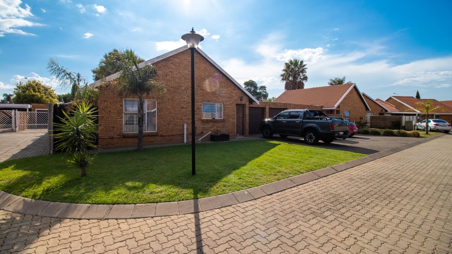 3 Bedroom Property for Sale in Bonaero Park Gauteng