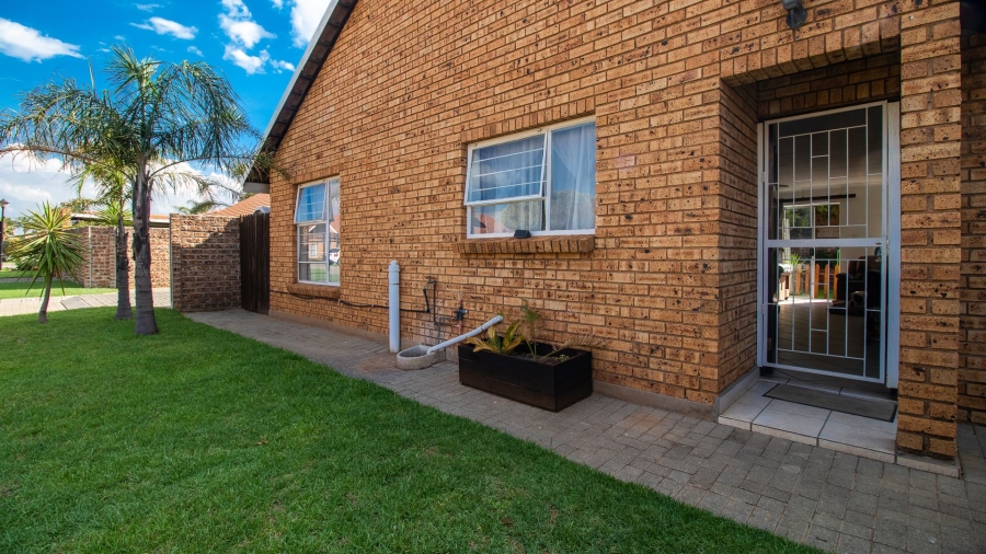 3 Bedroom Property for Sale in Bonaero Park Gauteng