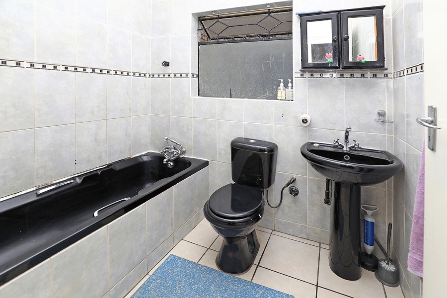 2 Bedroom Property for Sale in Windsor Gauteng