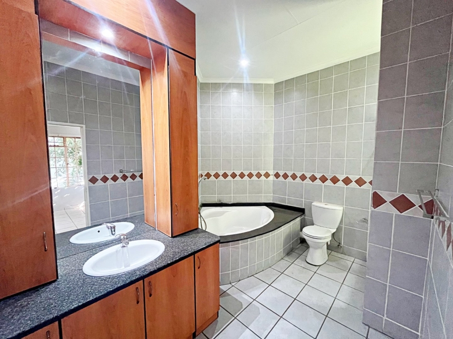 3 Bedroom Property for Sale in Amberfield Gauteng