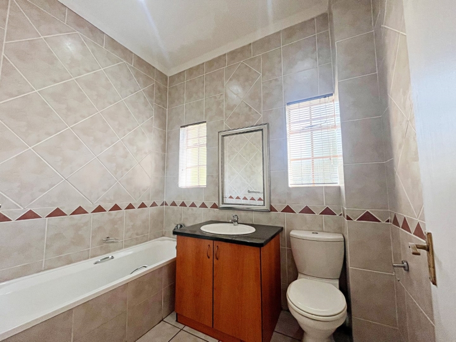 3 Bedroom Property for Sale in Amberfield Gauteng