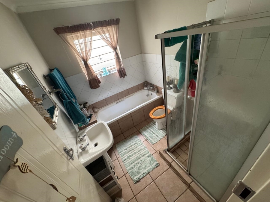  Bedroom Property for Sale in Die Hoewes Gauteng