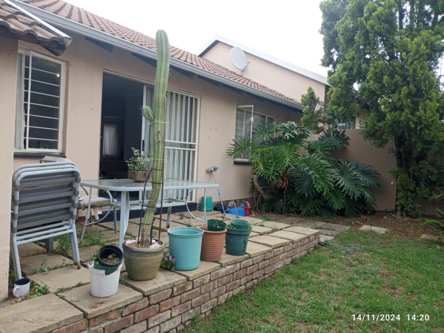 To Let 2 Bedroom Property for Rent in Northwold Gauteng