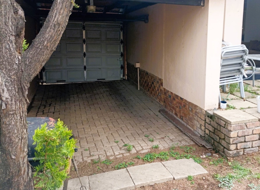 To Let 2 Bedroom Property for Rent in Northwold Gauteng