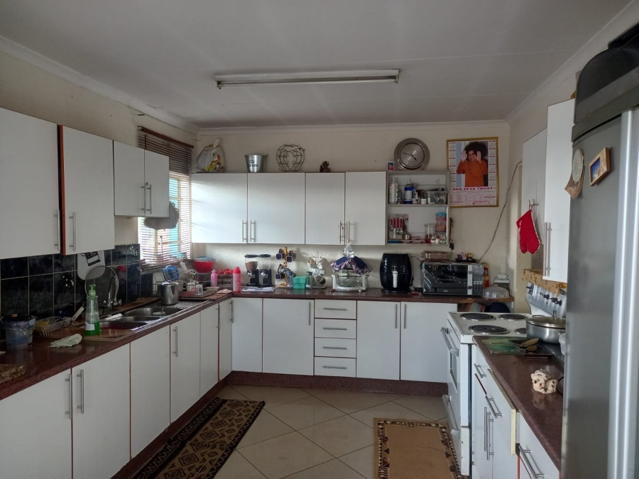 6 Bedroom Property for Sale in Lenasia Ext 2 Gauteng