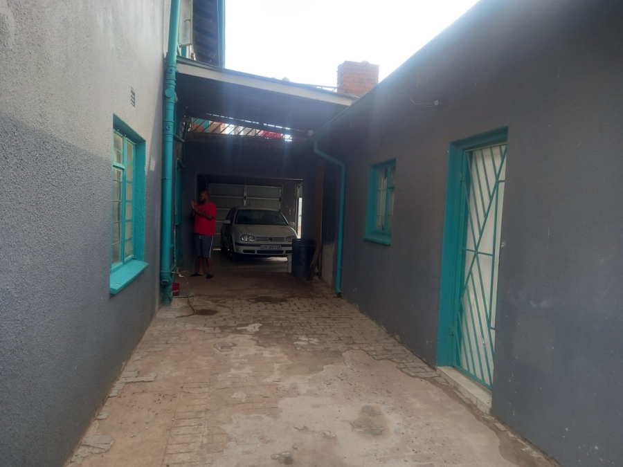 6 Bedroom Property for Sale in Lenasia Ext 2 Gauteng