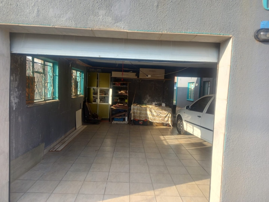 6 Bedroom Property for Sale in Lenasia Ext 2 Gauteng