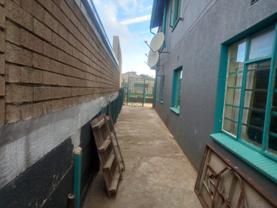 6 Bedroom Property for Sale in Lenasia Ext 2 Gauteng