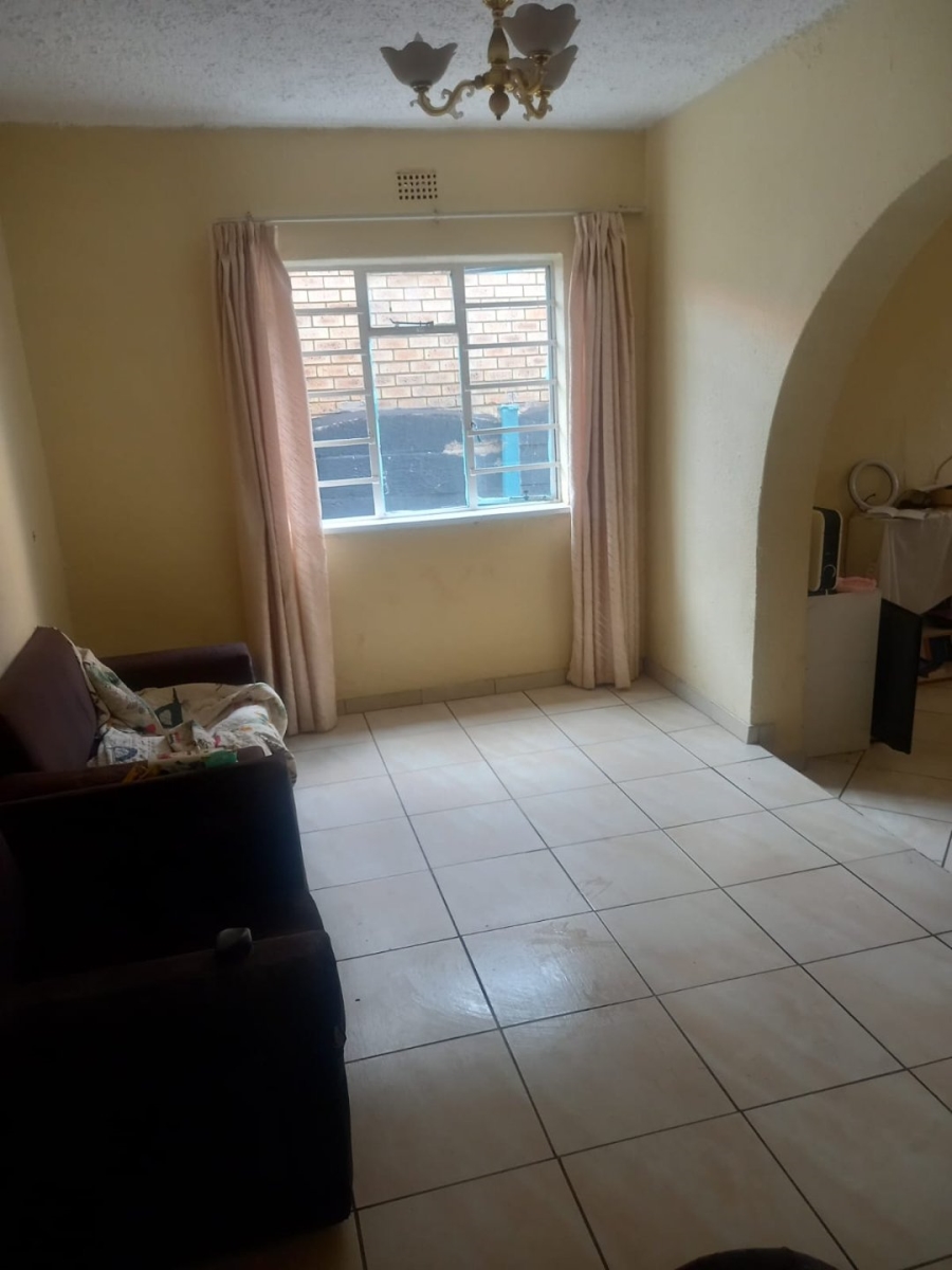 6 Bedroom Property for Sale in Lenasia Ext 2 Gauteng