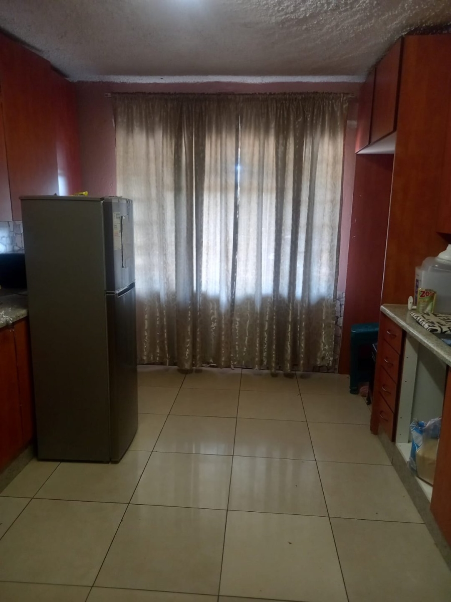 6 Bedroom Property for Sale in Lenasia Ext 2 Gauteng