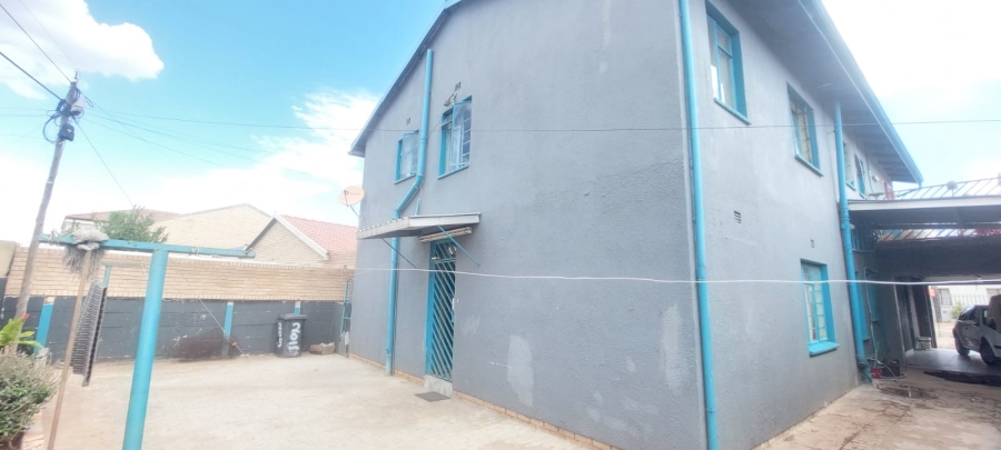 6 Bedroom Property for Sale in Lenasia Ext 2 Gauteng