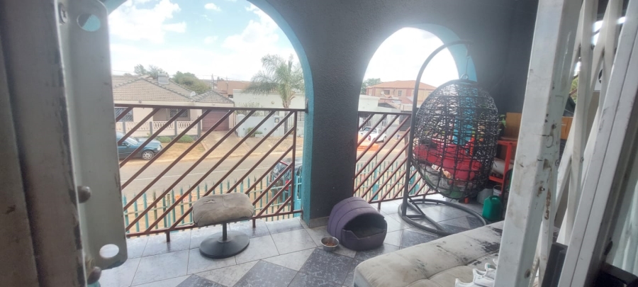 6 Bedroom Property for Sale in Lenasia Ext 2 Gauteng