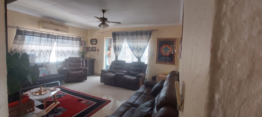 6 Bedroom Property for Sale in Lenasia Ext 2 Gauteng