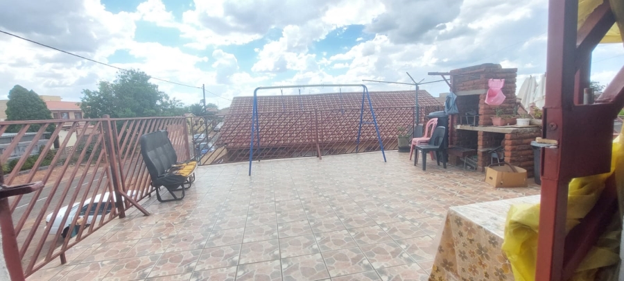 6 Bedroom Property for Sale in Lenasia Ext 2 Gauteng