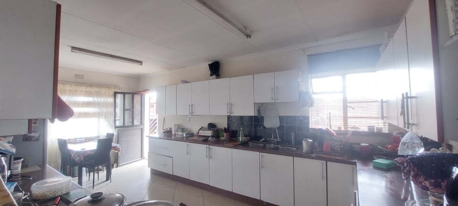 6 Bedroom Property for Sale in Lenasia Ext 2 Gauteng