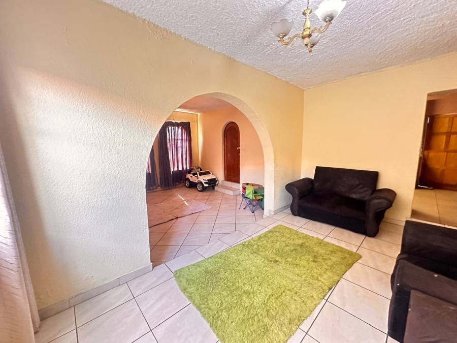 6 Bedroom Property for Sale in Lenasia Ext 2 Gauteng