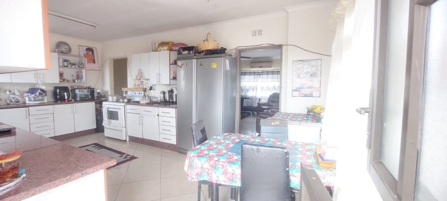 6 Bedroom Property for Sale in Lenasia Ext 2 Gauteng