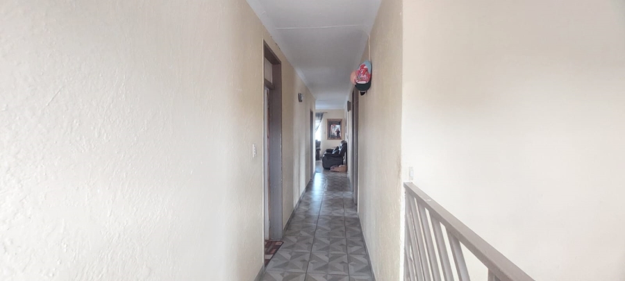 6 Bedroom Property for Sale in Lenasia Ext 2 Gauteng