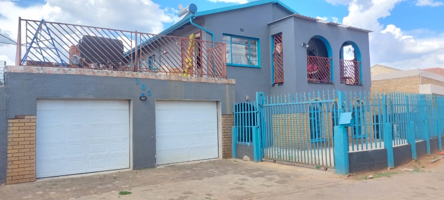 6 Bedroom Property for Sale in Lenasia Ext 2 Gauteng