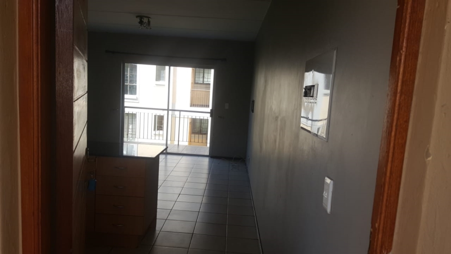 To Let 2 Bedroom Property for Rent in Grand Central Gauteng