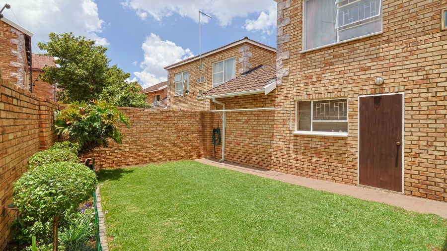 3 Bedroom Property for Sale in Wilgeheuwel Gauteng