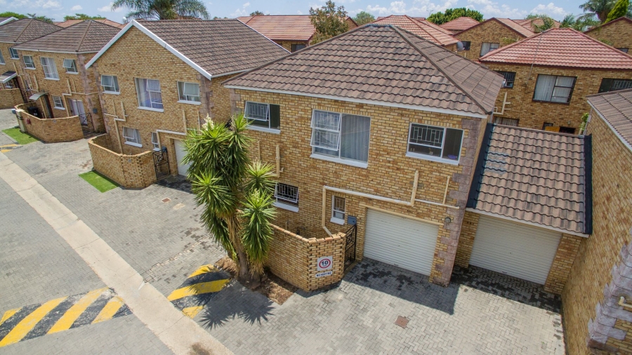 3 Bedroom Property for Sale in Wilgeheuwel Gauteng