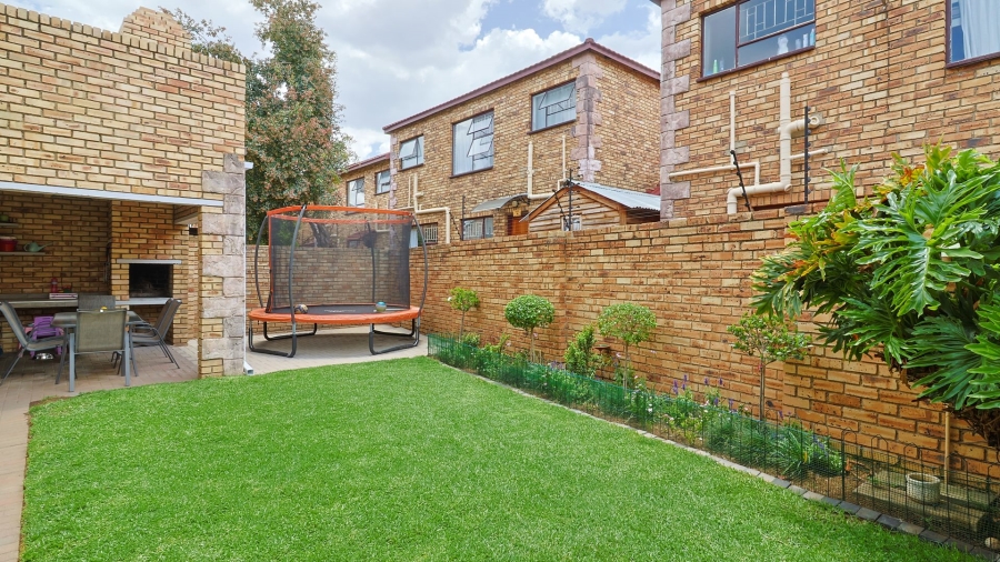 3 Bedroom Property for Sale in Wilgeheuwel Gauteng