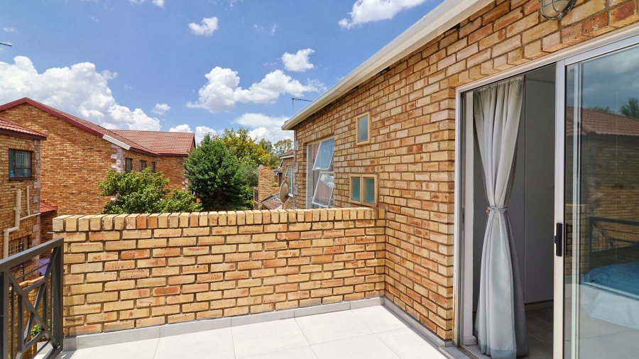 3 Bedroom Property for Sale in Wilgeheuwel Gauteng