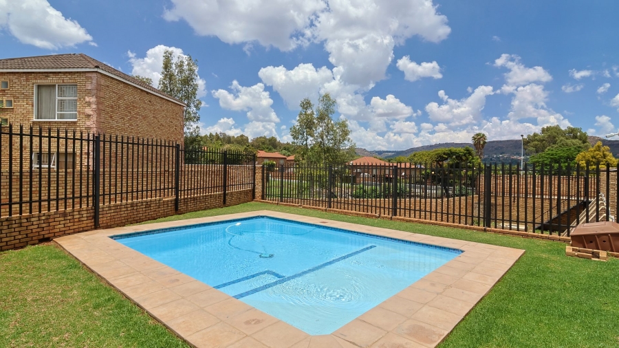 3 Bedroom Property for Sale in Wilgeheuwel Gauteng