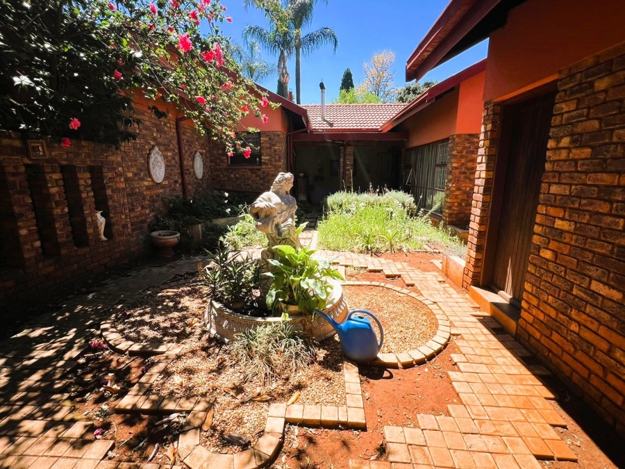 4 Bedroom Property for Sale in Eldoraigne Gauteng