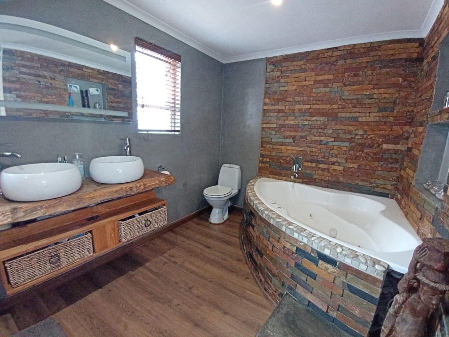 4 Bedroom Property for Sale in Noordkruin Gauteng