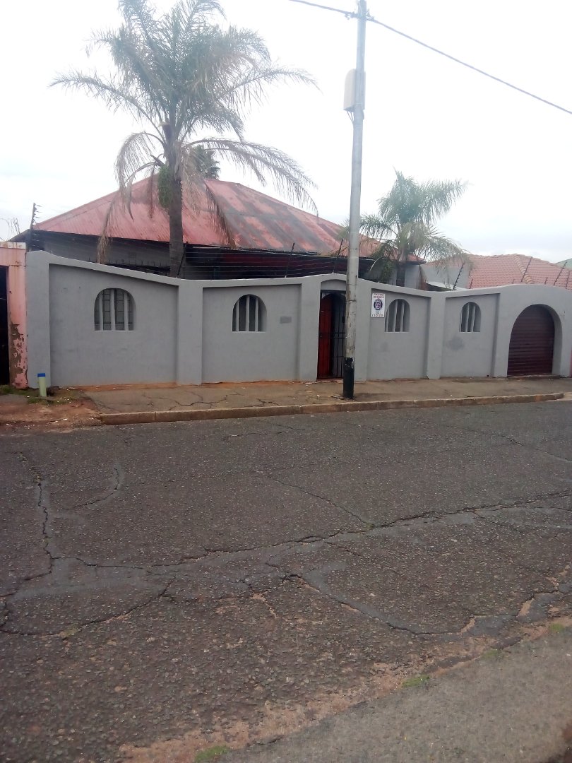 6 Bedroom Property for Sale in Brixton Gauteng