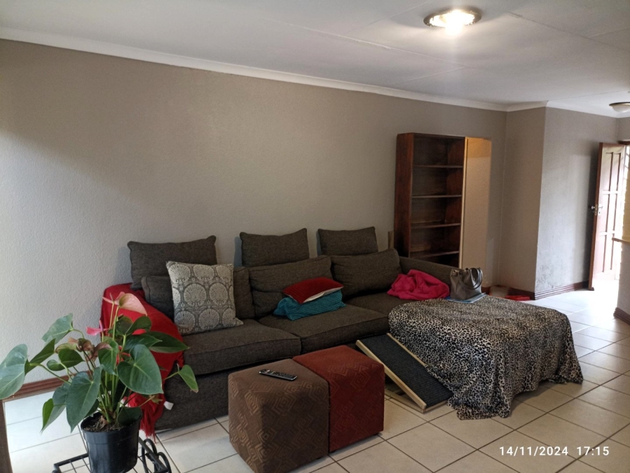 To Let 2 Bedroom Property for Rent in Sonneglans Gauteng