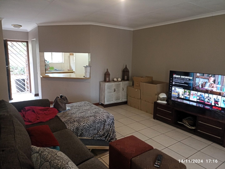 To Let 2 Bedroom Property for Rent in Sonneglans Gauteng