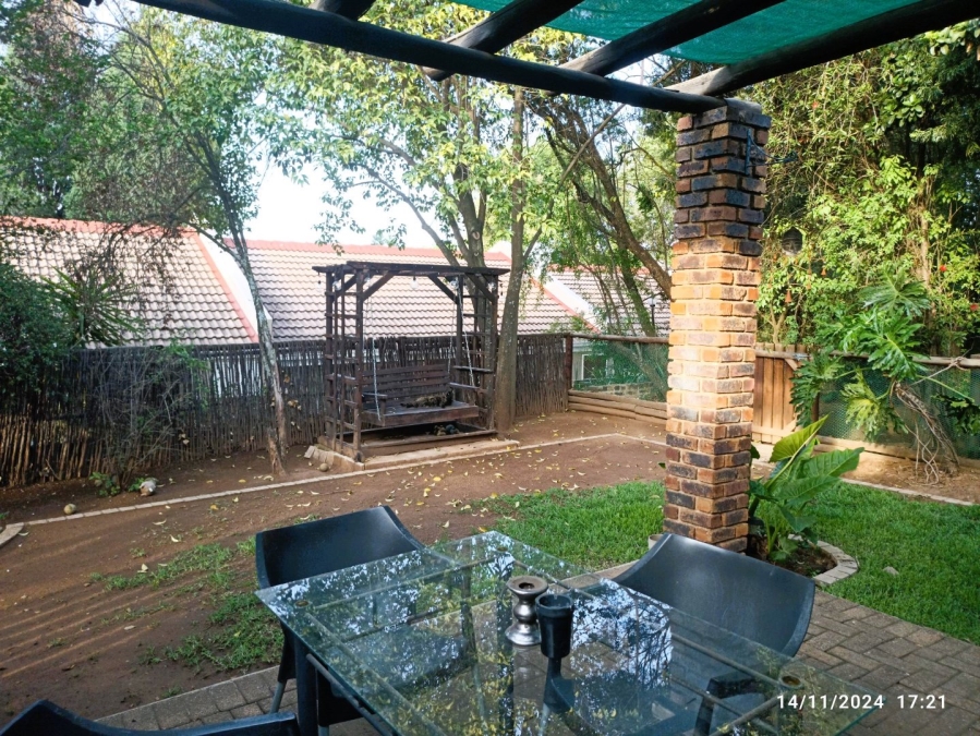 To Let 2 Bedroom Property for Rent in Sonneglans Gauteng