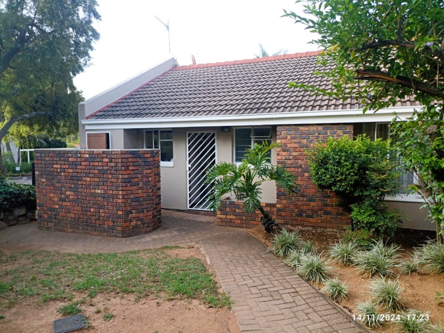 To Let 2 Bedroom Property for Rent in Sonneglans Gauteng