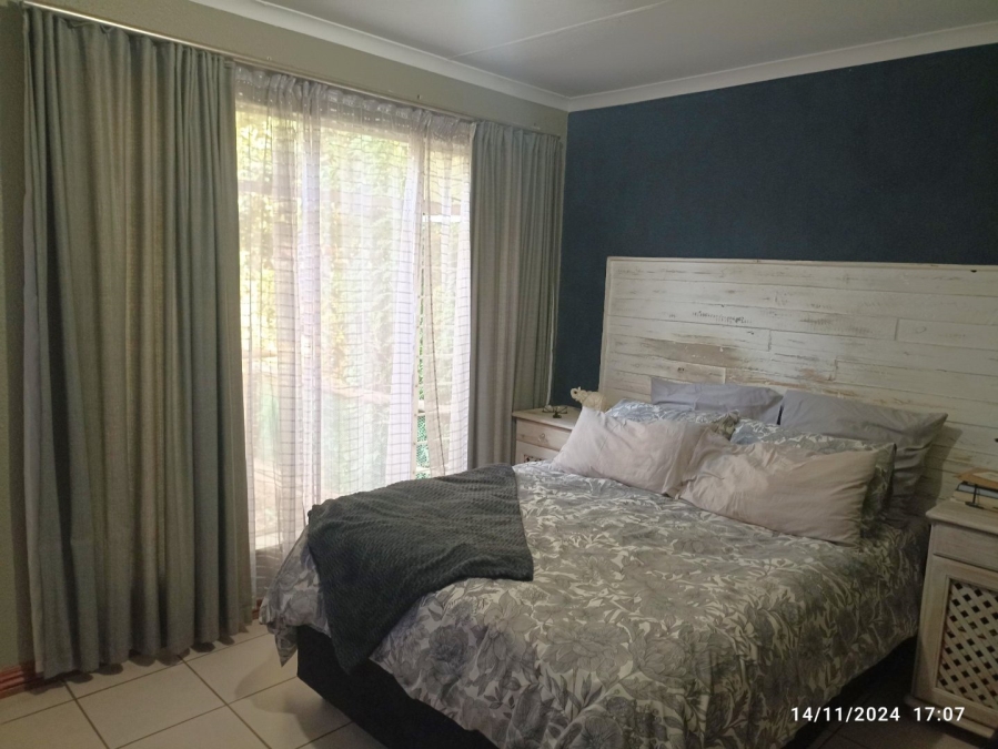 To Let 2 Bedroom Property for Rent in Sonneglans Gauteng