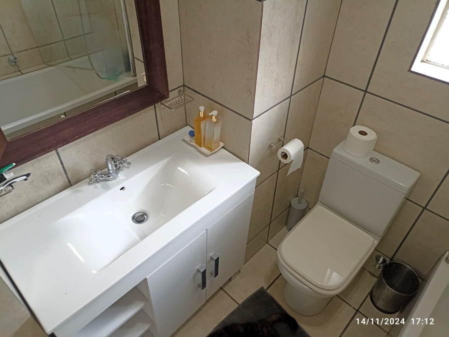 To Let 2 Bedroom Property for Rent in Sonneglans Gauteng