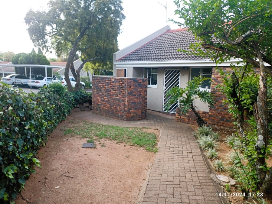 To Let 2 Bedroom Property for Rent in Sonneglans Gauteng