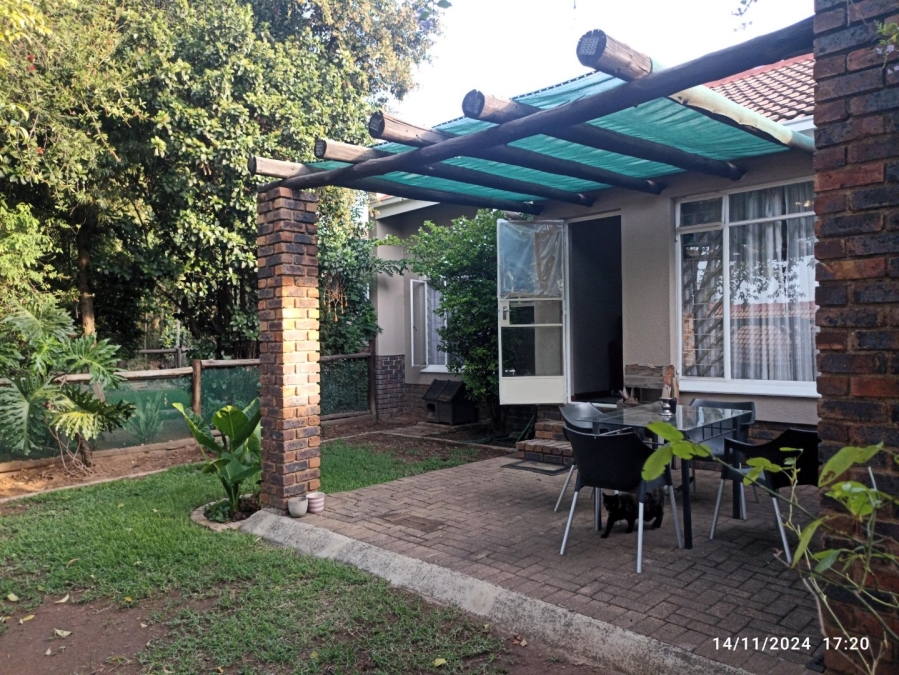 To Let 2 Bedroom Property for Rent in Sonneglans Gauteng