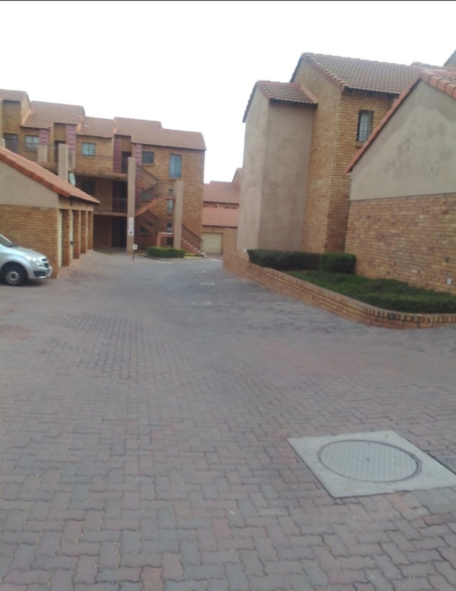 To Let 2 Bedroom Property for Rent in Noordwyk Gauteng