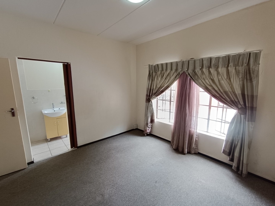 2 Bedroom Property for Sale in Westdene Gauteng