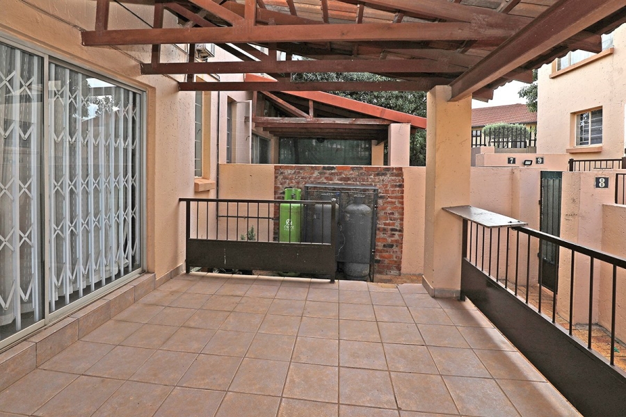 2 Bedroom Property for Sale in Witpoortjie Gauteng