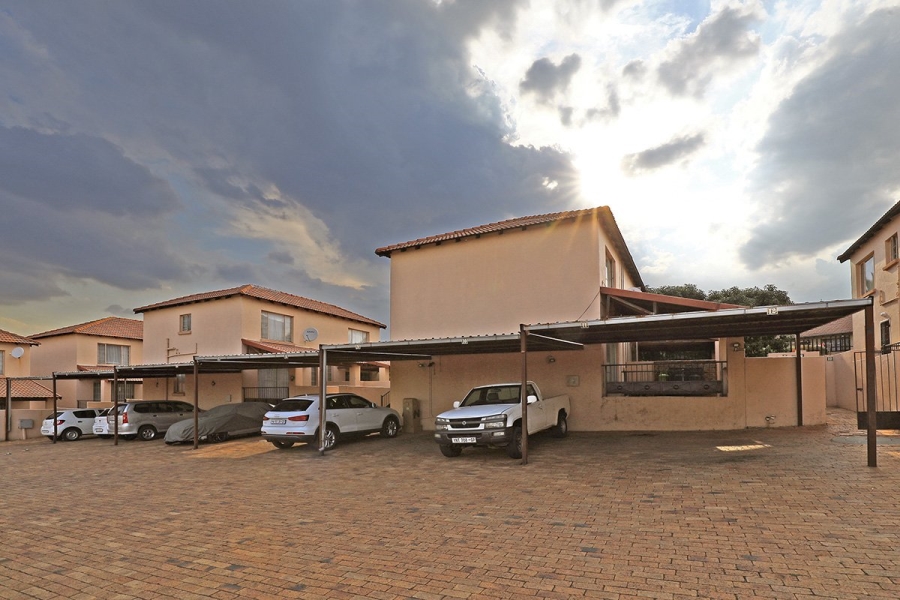 2 Bedroom Property for Sale in Witpoortjie Gauteng