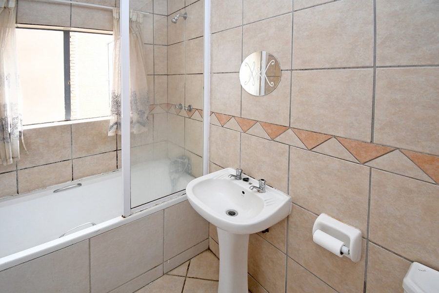 1 Bedroom Property for Sale in Vorna Valley Gauteng