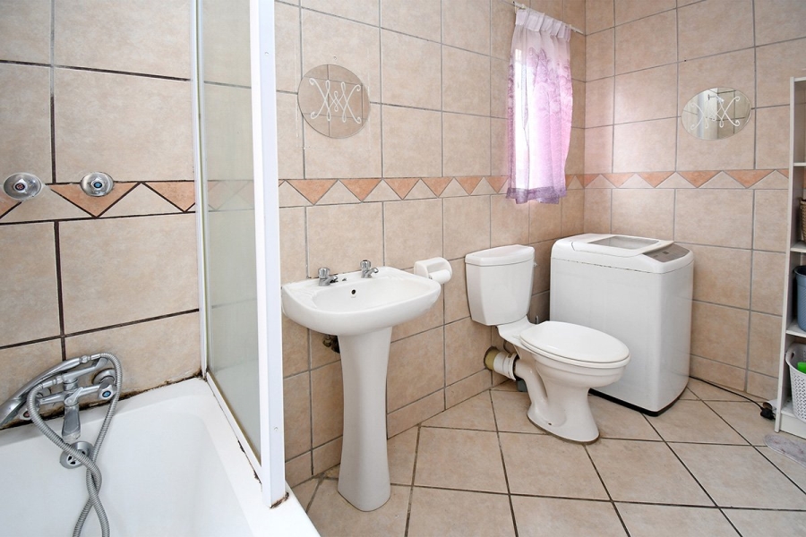 1 Bedroom Property for Sale in Vorna Valley Gauteng