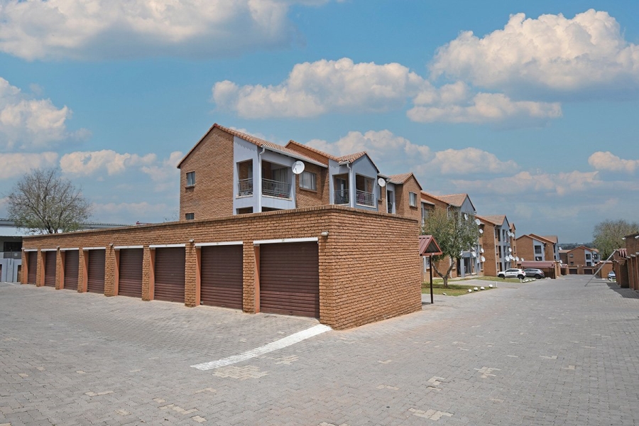 1 Bedroom Property for Sale in Vorna Valley Gauteng